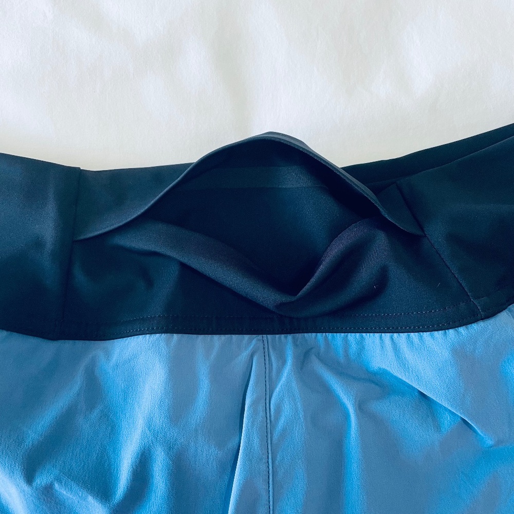 ONCLOUD RUNNING SHORTS - Picture 3 of 7